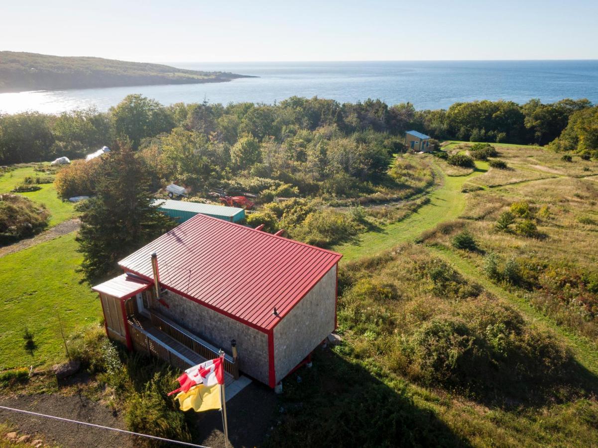 Maregold Centre - Juniper Cabin And Rose Cabin Victoria Beach Exterior photo