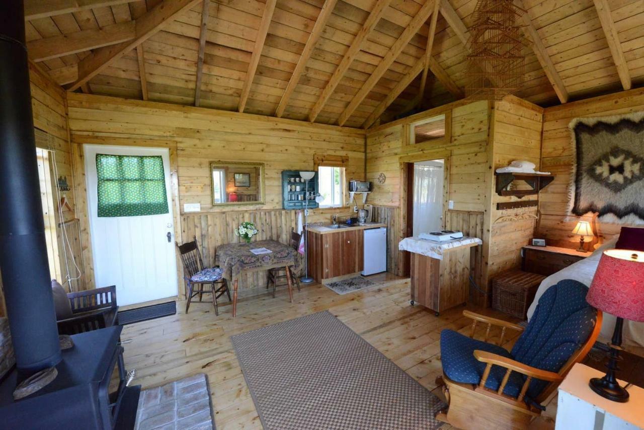 Maregold Centre - Juniper Cabin And Rose Cabin Victoria Beach Exterior photo