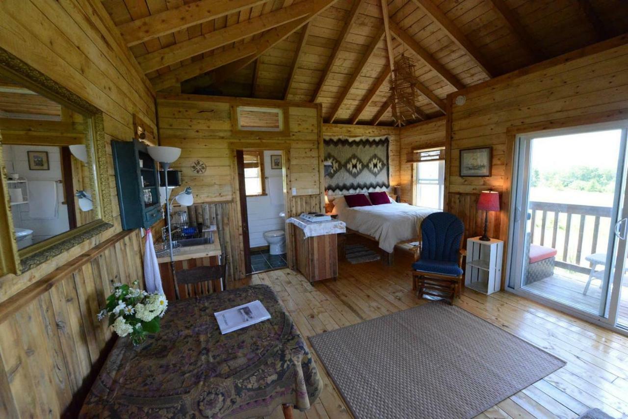 Maregold Centre - Juniper Cabin And Rose Cabin Victoria Beach Exterior photo
